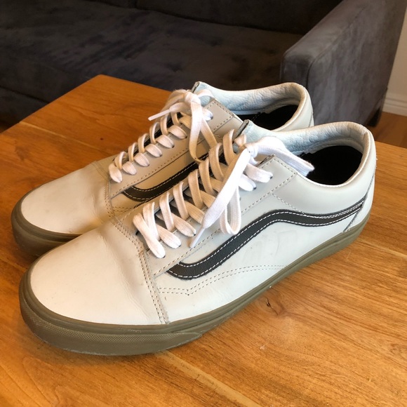 black vans grey stripe